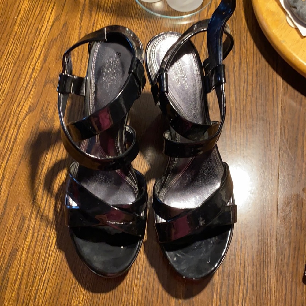 Size 10 wedge heel by Simply Vera Vera Wang